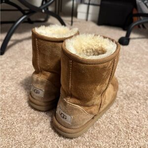 UGH Kids’ Classic II Boot